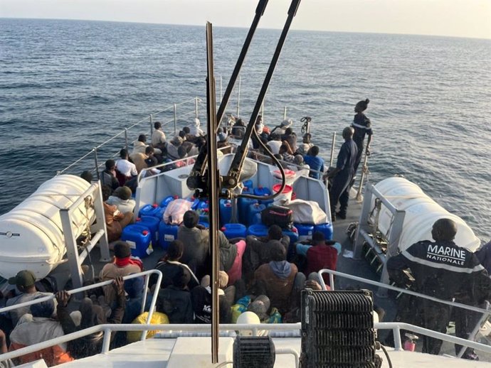 La Armada de Senegal rescata a migrantes frente a sus costas