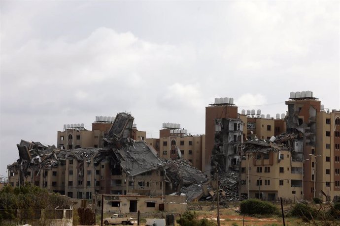 Archivo - Edificios destruidos y dañados por los bombardeos del Ejército de Israel contra la ciudad de Gaza, en el norte de la Franja de Gaza (archivo)