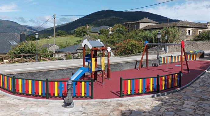 Parque infantil en Pesoz