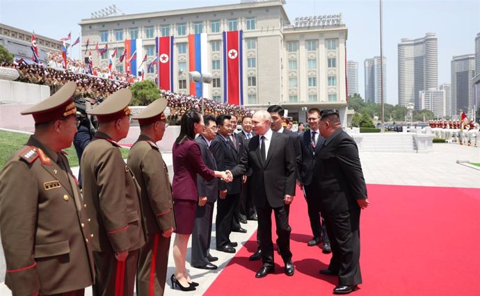 Archivo - El presidente de Rusia, Vladimir Putin, durante una visita a corea del Norte en junio