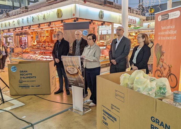 La regidora de Comerç, Restauració i Mercats de l'Ajuntament de Barcelona, Raquel Gil, durant l'acte d'inauguració del Gran Recapte 2024