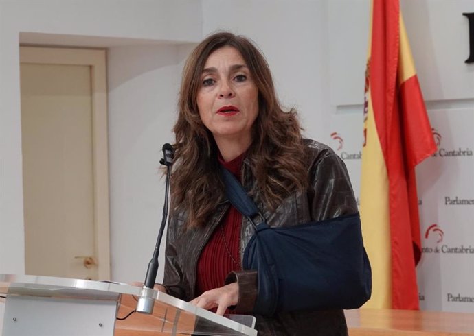 La diputada del PRC Paula Fernández en rueda de prensa