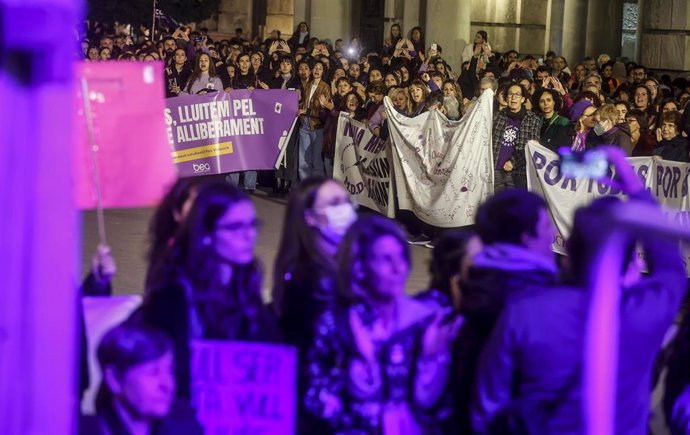 Archivo - Una manifestación contra las violencias machistas (archivo)