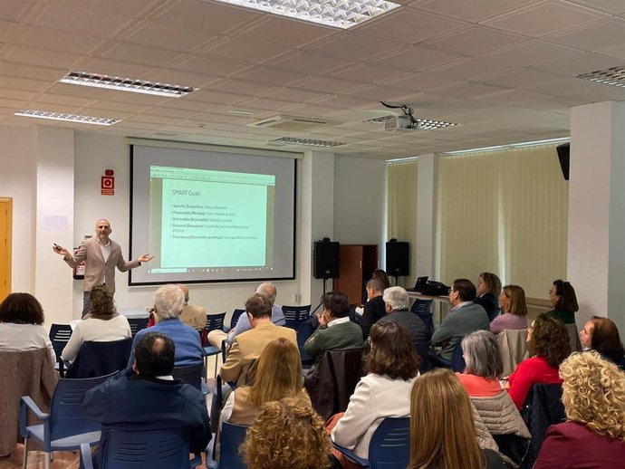 El Área Sanitaria Norte de Málaga (ASNM), a través de su equipo de Educación para la Salud, ha inaugurado este viernes la primera edición de un curso formativo sobre gestión del tiempo, dirigido a los profesionales del Ayuntamiento de Antequera