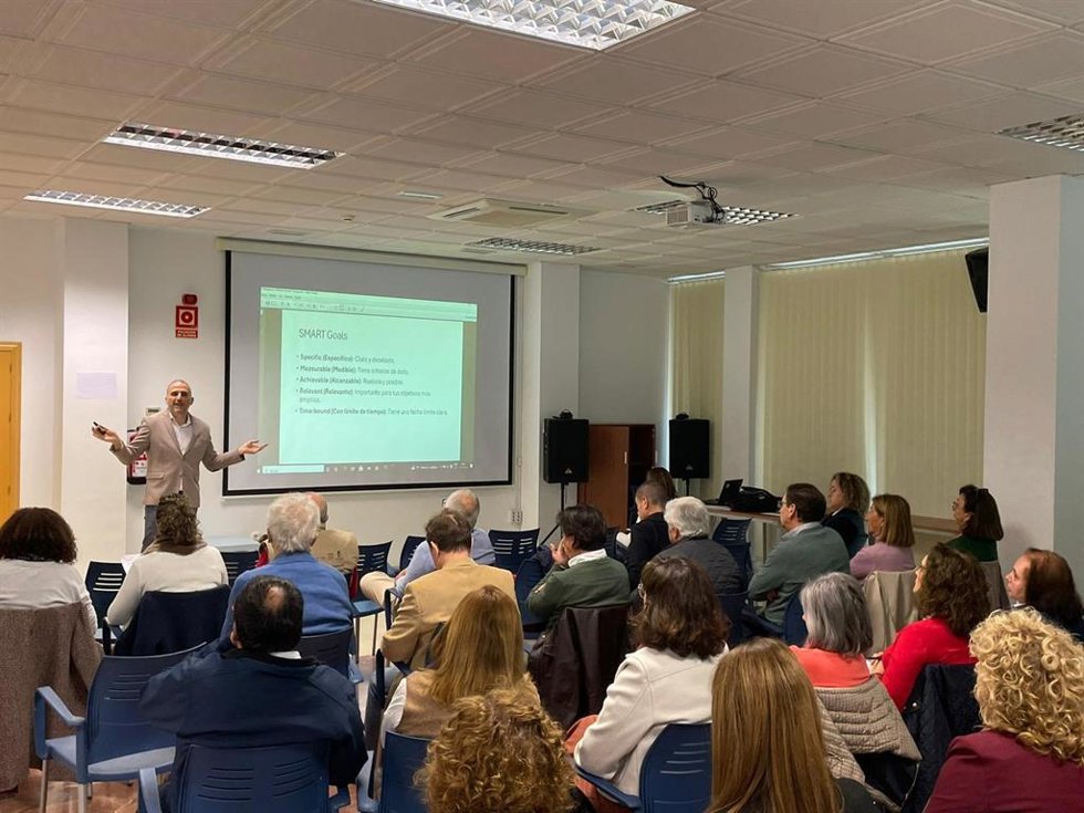 El Área Sanitaria Norte de Málaga (ASNM), a través de su equipo de Educación para la Salud, ha inaugurado este viernes la primera edición de un curso formativo sobre gestión del tiempo, dirigido a los profesionales del Ayuntamiento de Antequera