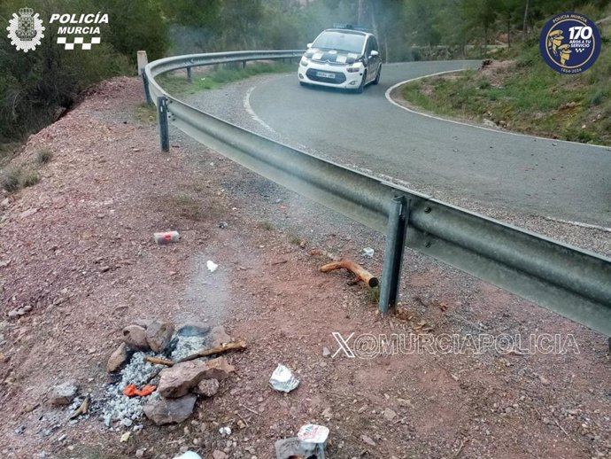 Imagen de la hoguera realizada en una zona forestal