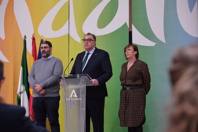 El consejero de Turismo y Andalucía Exterior, Arturo Bernal, en rueda de prensa