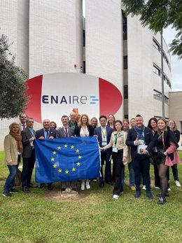 Una delegación encabezada por dos miembros de la Comisión Europea (CE) ha visitado el Centro de Control de Tránsito Aéreo de Enaire en Sevilla.