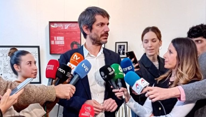 Urtasun en declaraciones a los periodistas en Sabadell (Barcelona) este viernes