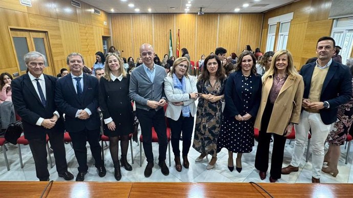 Inauguración en Córdoba de una jornada para debatir alternativas y estrategias para mejorar la coordinación en los casos de violencia de género en el ámbito sanitario.