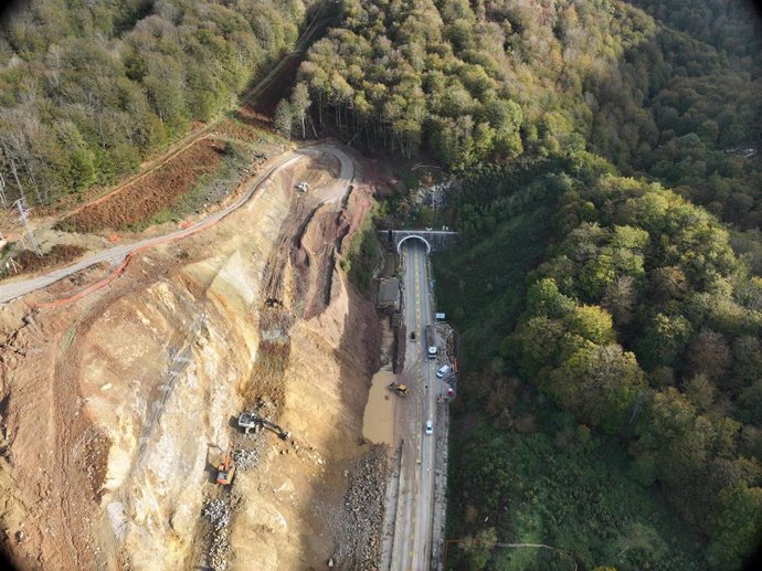 Obras en la boca sur del túnel de Belate