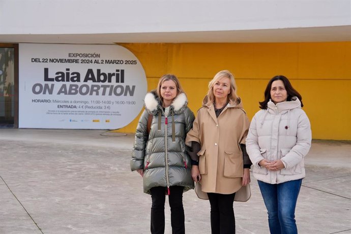 La diputada de Vox Sara Álvarez Rouco, frente al Niemeyer.