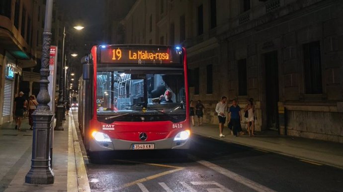 Archivo - Autobús de la EMT València