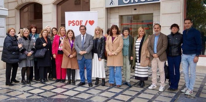 Jornadas por la erradicación de la violencia machista organizadas por el PSOE de Granada, con su secretario general, Pepe Enterna, en el centro en la imagen con la presidenta de la Comisión del Pacto de Estado contra la Violencia de Género en el Congreso