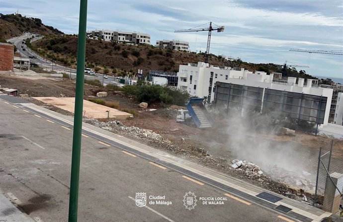 Policía Local de Málaga identifica y denuncia al responsable de vertidos ilegales de residuos de obras en varias parcelas