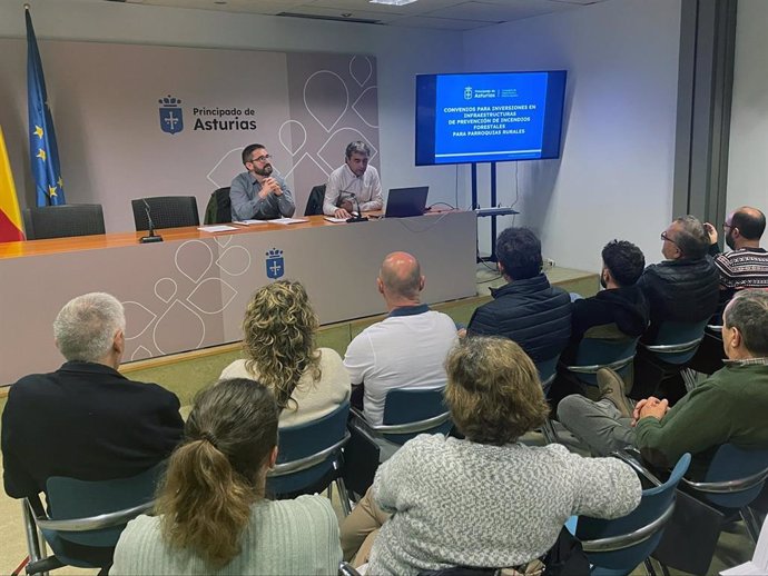 El director general de Gestión Forestal, Javier Vigil, durante la presentación del plan de prevención de incendios en los montes de las parroquias rurales