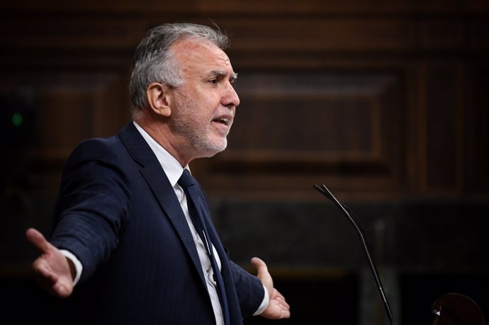 El ministro de Política Territorial, Ángel Víctor Torres, comparece durante el Pleno del Congreso, a 13 de noviembre de 2024, en Madrid (España).