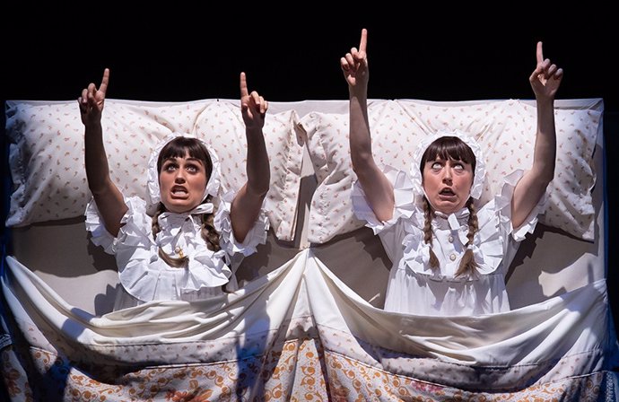 La compañia Valquiria Teatro en la representación de 'El día más feliz de nuestra vida'