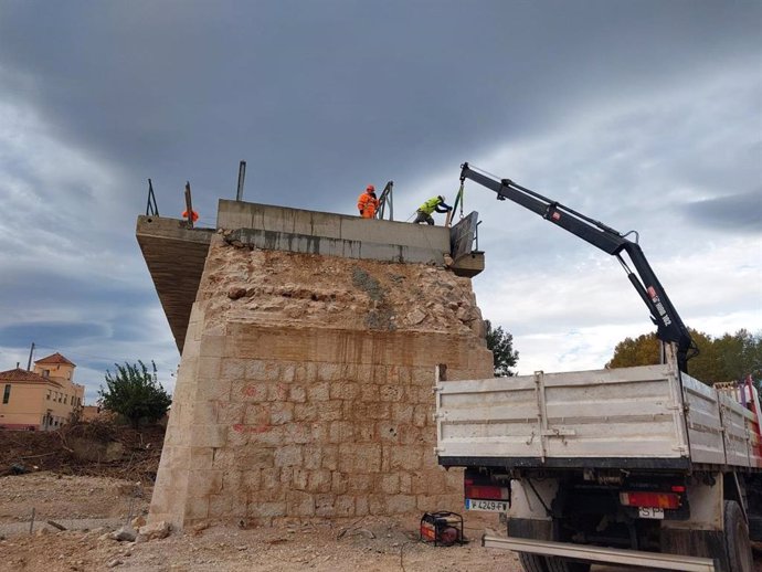 La Generalitat adecúa el puente de la CV-50 para la instalación de la estructura provisional de la UME y recuperar la conectividad de Cheste con la A-3