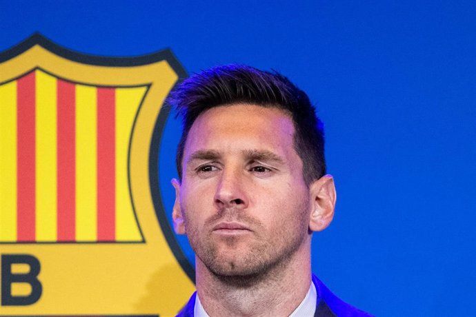 Archivo - Lionel "Leo" Messi attends during his press conference to talk about his departure from FC Barcelona at Camp Nou stadium on August 08, 2021, in Barcelona, Spain