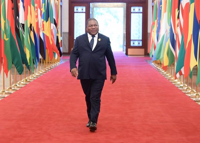 Archivo - BEIJING, Sept. 5, 2024  -- Mozambican President Filipe Jacinto Nyusi arrives for the opening ceremony of the 2024 Summit of the Forum on China-Africa Cooperation (FOCAC) at the Great Hall of the People in Beijing, capital of China, Sept. 5, 2024