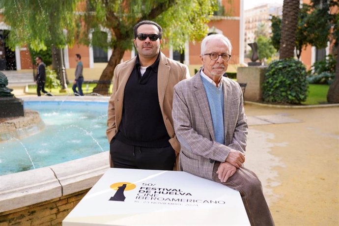 El director Alfonso Sánchez y el actor Roberto Quintana (derecha).