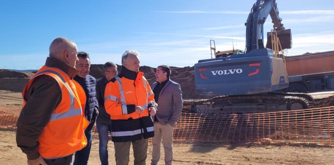 Octavio López visita las obras de la A-1101 entre Muel y Villanueva de Huerva