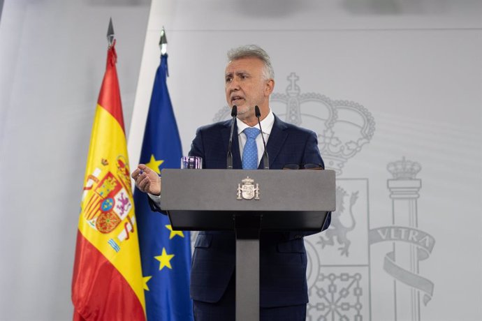 El ministro de Política Territorial y Memoria Democrática, Ángel Víctor Torres, ofrece una rueda de prensa tras el presidente del Gobierno y el presidente de la Generalitat de Catalunya.