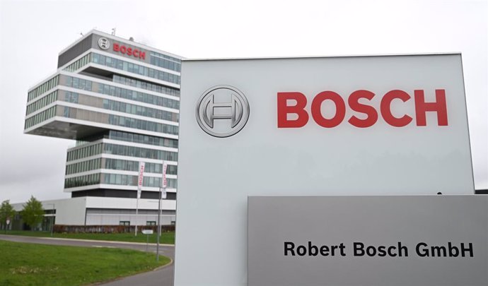 Archivo - FILED - 18 April 2024, Baden-Württemberg, Renningen: The logo of the Bosch technology group is attached to a building on the Bosch Campus. Photo: Bernd Weibrod/dpa