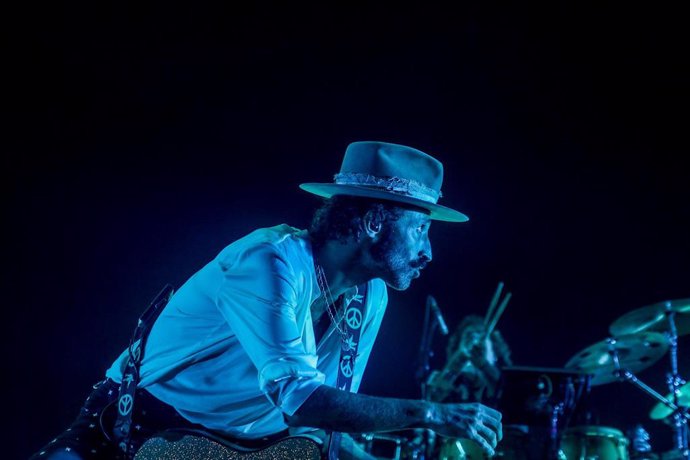 Archivo - El cantante Leiva actúa durante un concierto en el WiZink Center,.