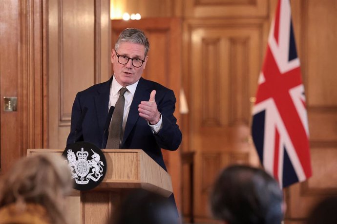 Archivo - 06 July 2024, United Kingdom, London: UK Prime Minister Sir Keir Starmer speaks during a press conference after his first Cabinet meeting at 10 Downing Street. Photo: Claudia Greco/PA Wire/dpa