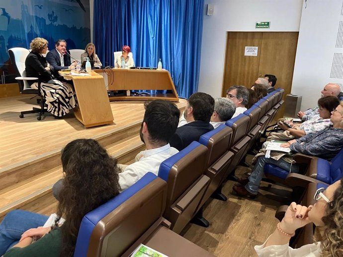 Asistentes a la jornada de cuidados paliativos pediátricos en el Hospital de Cádiz