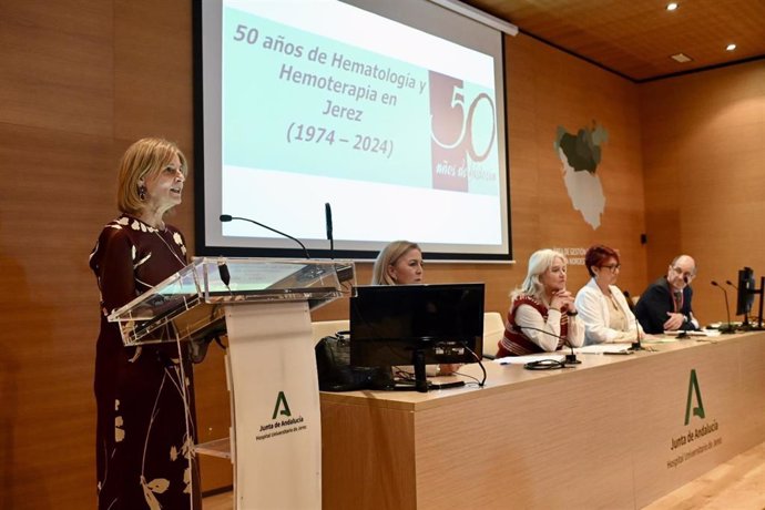 La alcaldesa de Jerez, María José García-Pelayo, en el acto del 50 aniversario del Servicio de Hematología.