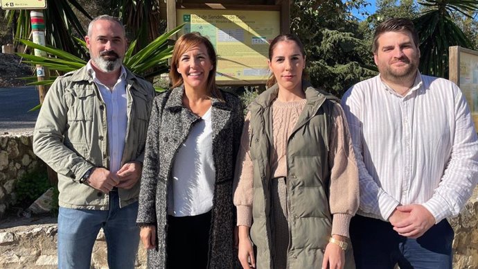 La diputada nacional de Vox por Málaga Patricia Rueda; la parlamentaria de Vox por esta misma provincia, Purificación Fernández, y el diputado provincial de la formación, Antonio Luna