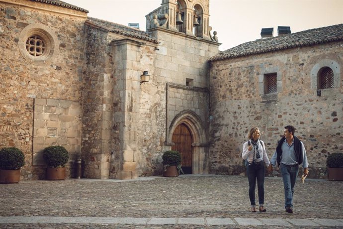 Archivo - Turistas en Extremadura