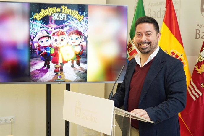 El concejal delegado de Cultura del Ayuntamiento de Badajoz, José Antonio Casablanca, presenta la programación de Navidad