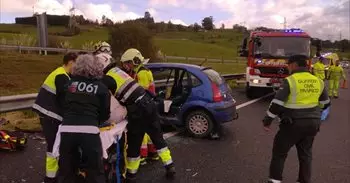 Excarcelada una conductora que chocó contra un accidente previo con tres vehículos en la A-8