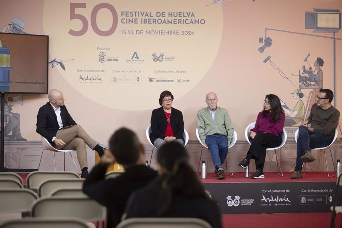 Mesa redonda en el Festival de Huelva en colaboración con la Asociación de Escritores Cinematográficos de Andalucía (Asecan) sobre el desarrollo de los festivales y la evolución del periodismo cinematográfico.