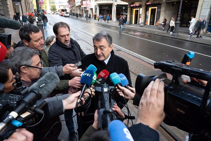 El portavoz del PNV en el Congreso de los Diputados, realiza declaraciones antes de ofrecer una conferencia en Bilbao