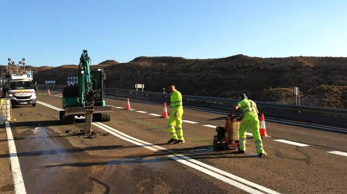 Reparación de firme en la carretera N-325.