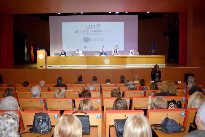 La Universidad de Mayores arranca el curso con un programa para cerca de mil alumnos y 130 docentes.