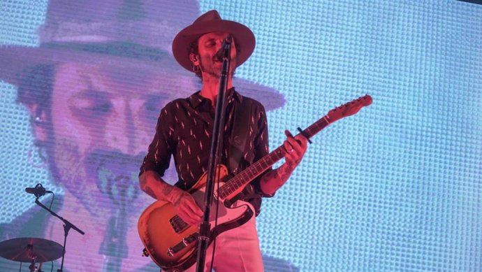 Archivo - El cantante Leiva durante un concierto en el parque de Castrelos de Vigo, a 4 de agosto de 2022, en Vigo, Pontevedra, Galicia (España). Durante su actuación, Leiva presenta ‘Cuando te muerdes el labio’, su quinto álbum de estudio. Este disco con