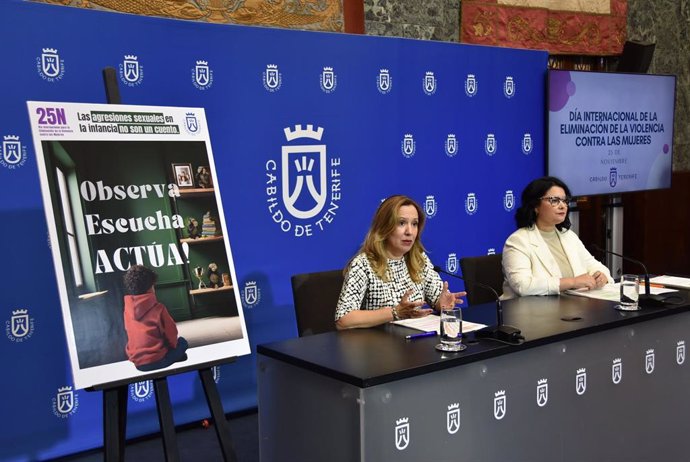 La presidenta del Cabildo de Tenerife, Rosa Dávila, y la directora insular de Igualdad y Diversidad, Patricia León, en la presentación de un proyecto para prevenir violencia de género