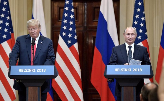 Archivo - July 16, 2018 - Moscow, Russia - Russian President Vladimir Putin, right, and U.S. President Donald Trump during a joint press conference at the conclusion of the U.S. - Russia Summit meeting at the Presidential Palace July 16, 2018 in Helsinki,