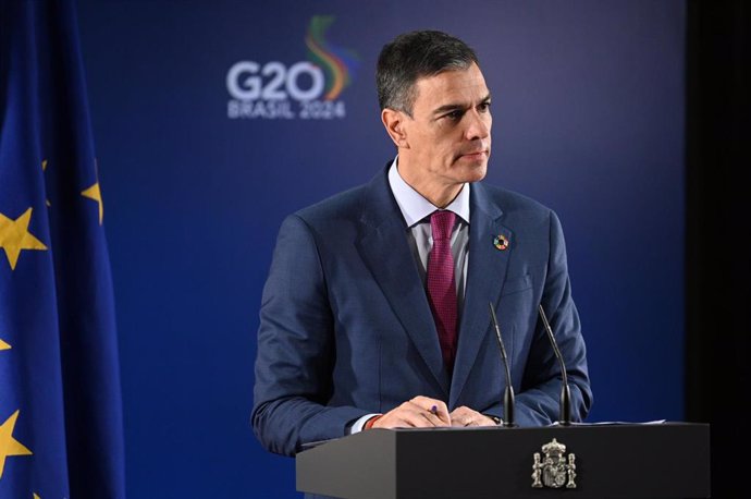 El presidente del Gobierno, Pedro Sánchez, comparece ante la prensa, tras la III sesión plenaria sobre 'Desarrollo sostenible y transición energética', en el Museo de Arte Moderno, a 19 de noviembre de 2024, en Río de Janeiro (Brasil).