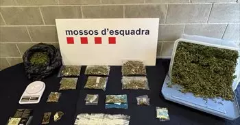 Desmantelado un punto de venta de droga en un piso de Sant Andreu de la Barca (Barcelona)