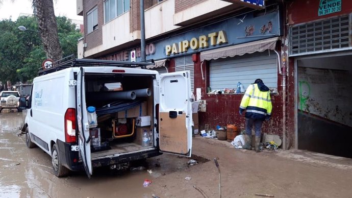 Canal Isabel II ofrece medios técnicos y humanos en restauración del servicio de alcantarillado en Paiporta