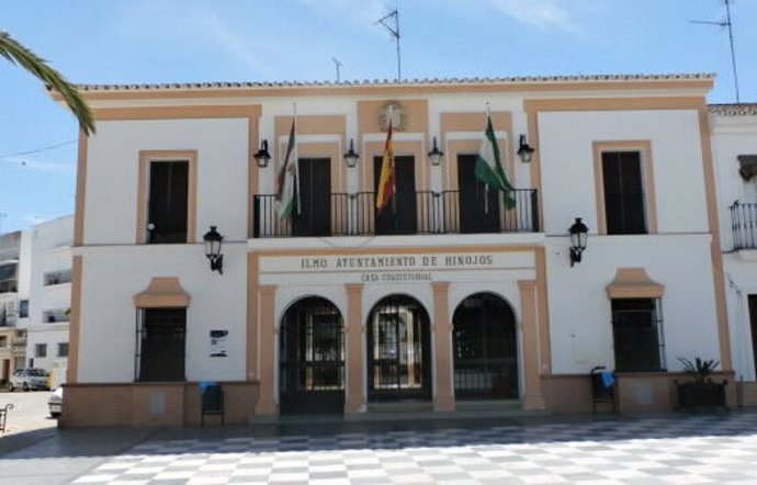 Fachada del Ayuntamiento de Hinojos.