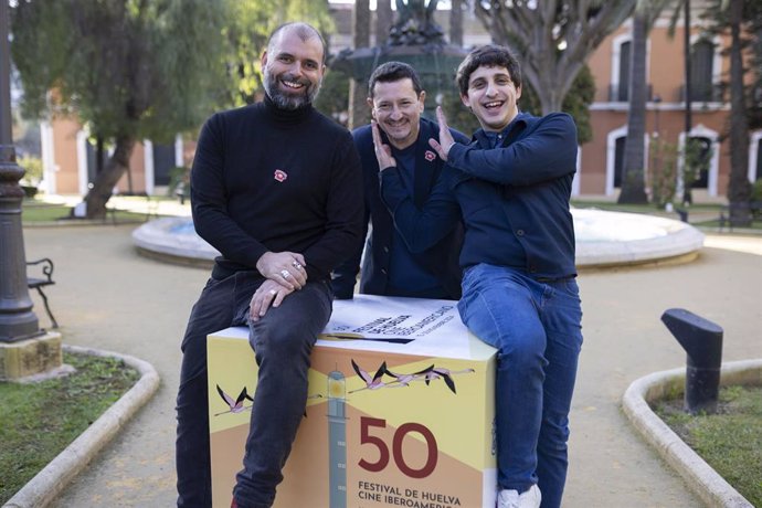 El director, Alexis Morante, el productor, José Alba, y el actor Óscar Lasarte .