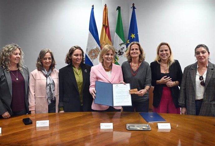 Firma del convenio de cesión del uso gratuito de un local.